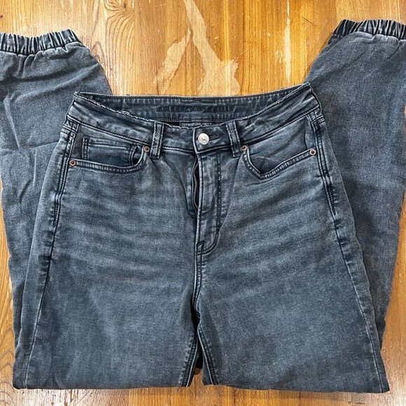 EDGY + COMFY – American Eagle Next Level Stretch Jeans | Acid Wash Black | Size - Picture 3 of 5